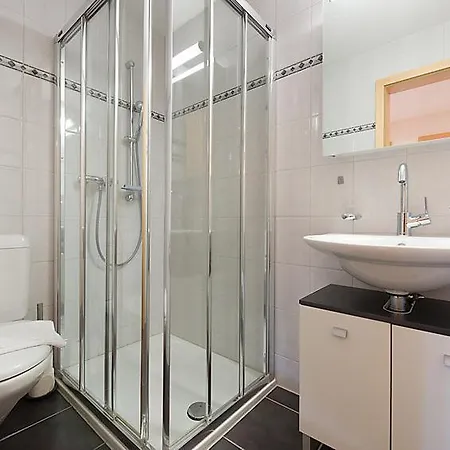 Sleeps 5 Wifi Apartment *